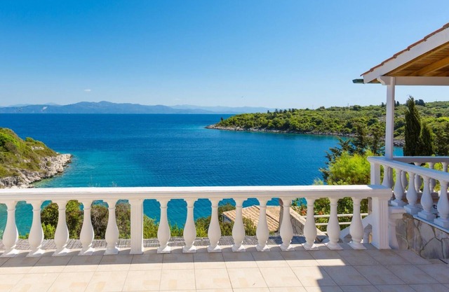 Studio 'Dolphin Villa 3' with Sea View, Wi-Fi and Air Conditioning