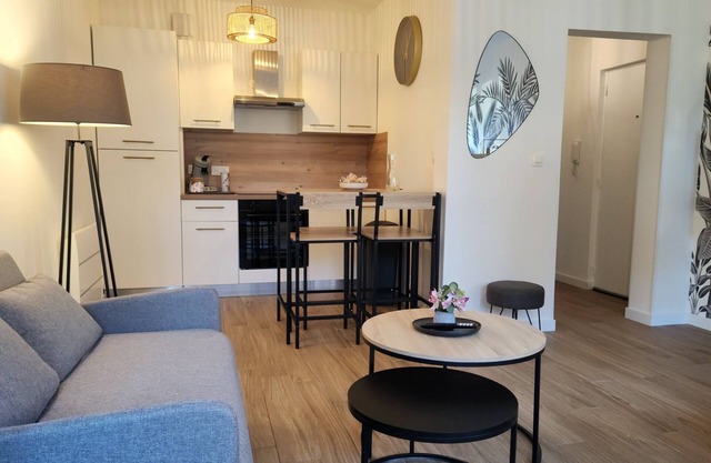 Studio-Ensuite with Shower-Street View-Le nid Coco