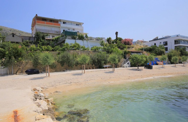 Studio flat near beach Podstrana, Split (AS-19987-b)