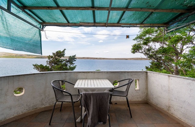 Studio flat near beach Vidalići, Pag (AS-6519-b)