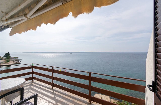 Studio flat near beach Mandre, Pag (AS-4101-c)