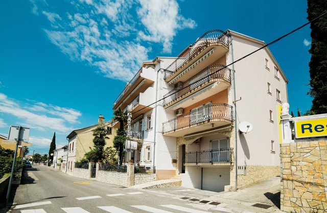 Studio flat near beach Selce, Crikvenica (AS-2364-d)