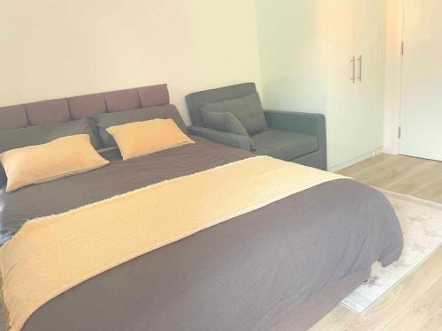 Studio flat private bathroom wc and kitchenette