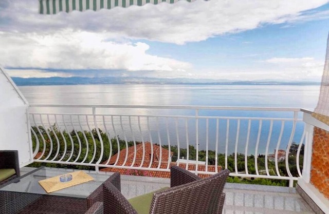 Studio flat with terrace and sea view Mošćenice, Opatija (AS-7689-d)
