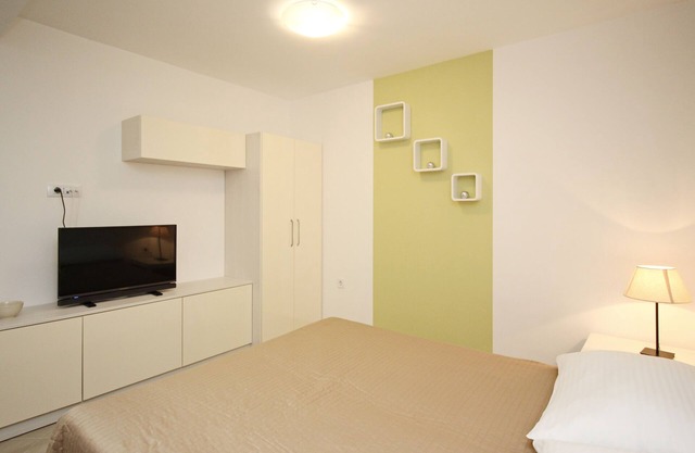 Studio flat with air-conditioning Baška, Krk (AS-18785-a)