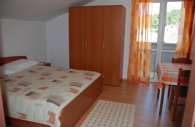 Studio flat with balcony and sea view Kukljica, Ugljan (AS-8478-a)