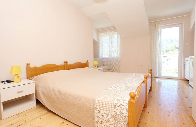 Studio flat with balcony and sea view Žuljana, Pelješac (AS-4576-c)