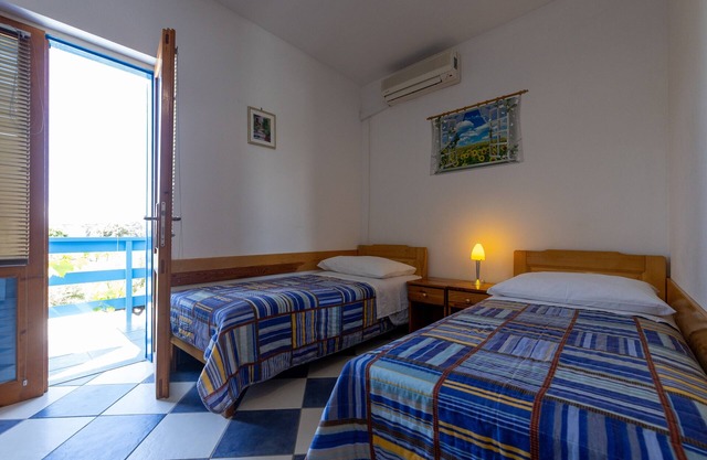 Studio flat with balcony Sućuraj, Hvar (AS-6852-a)