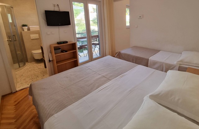 Studio flat with balcony Duće, Omiš (AS-2821-c)