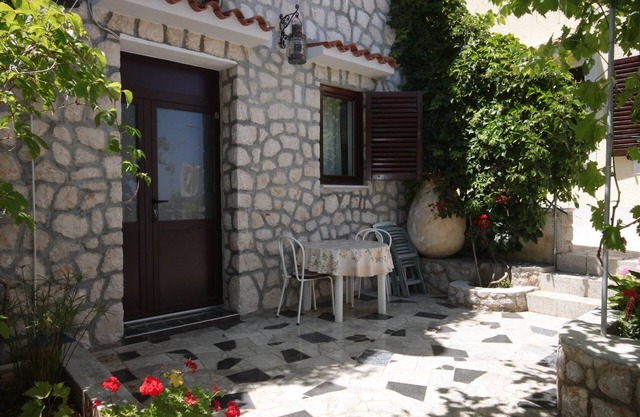 Studio flat with terrace and sea view Mali Lošinj, Lošinj (AS-7879-a)