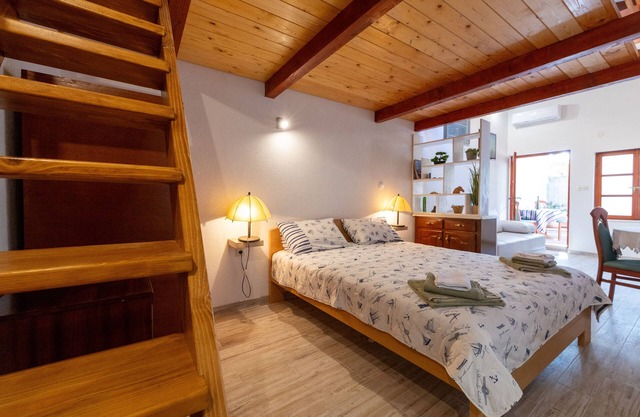 Studio flat with terrace Stari Grad, Hvar (AS-22986-a)