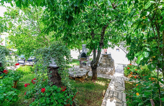 Studio flat with terrace Kavran, Marčana (AS-14109-a)