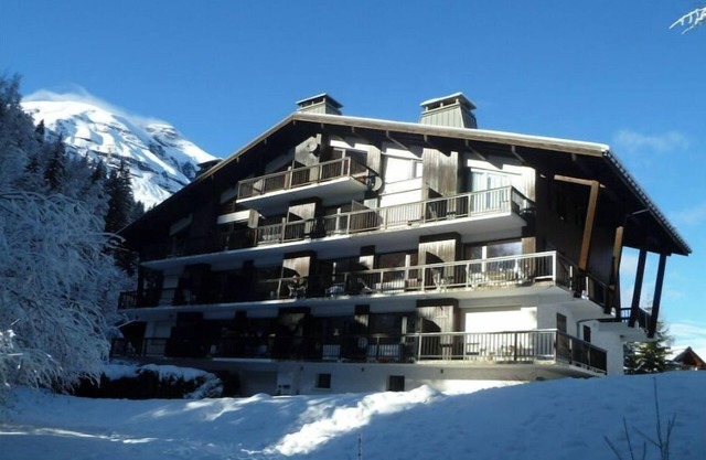Studio 275 south-facing, 4-minute walk (Lay gondola) heated indoor pool