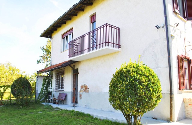 Studio in Astigiana Hills with Wine & Views
