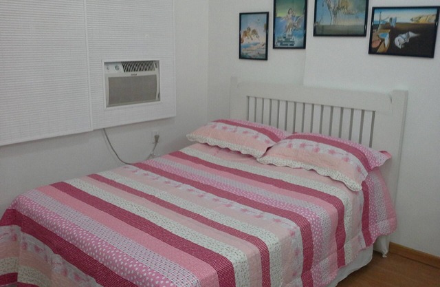 Studio in Copacabana close to the beach and next to the Metro, flexible check in.