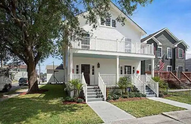 Studio in Uptown New Orleans; private entrance, no shared space, parking,pets ok