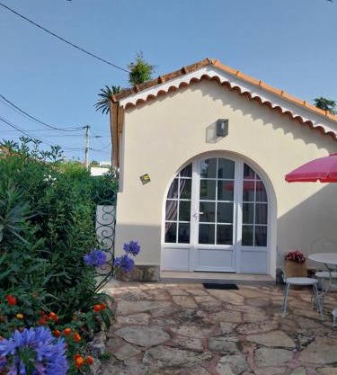 Studio indépendant, front de mer et plage à 200m
