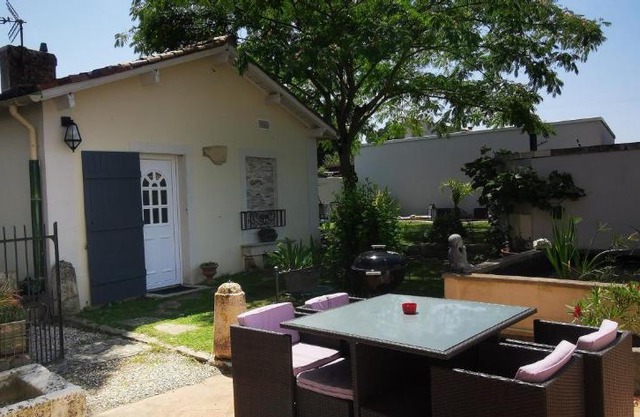 Studio meublé et équipé avec jardin et terrasse privée