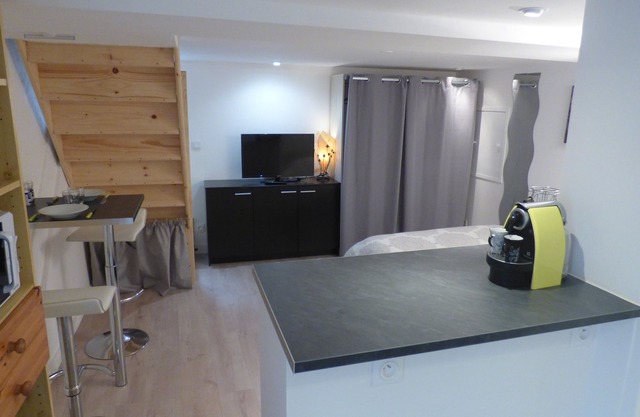 Studio Neuf Avec Courette Privative