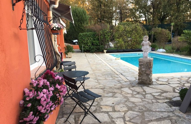 Studio Neuf Dans une Villa