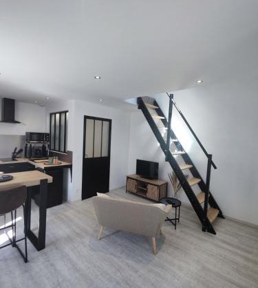 Studio neuf situé au cœur d'un bourg paisible