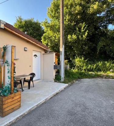 Studio neuf très calme