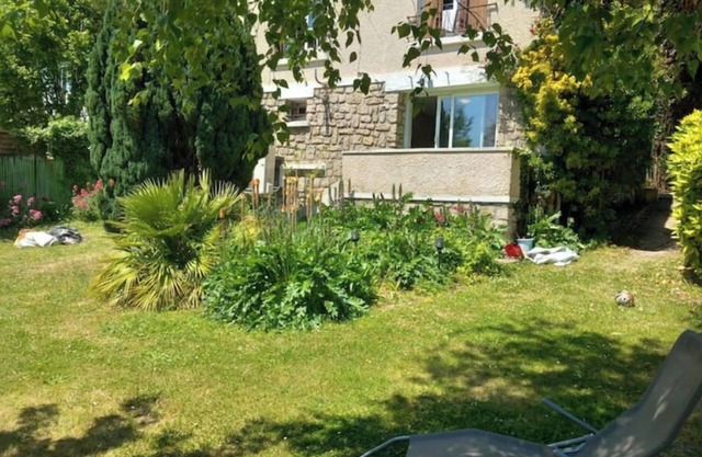 Studio on the banks of the Seine. All comforts.
