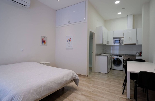 Studio Picasso near the port and beach