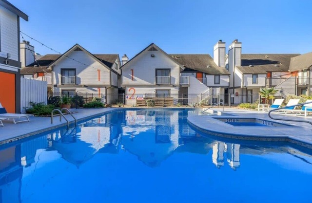 Studio - Pool, Gym, Fast Wifi - 30 night minimum