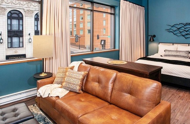 Studio Queen Suite - Spectacular Views of Downtown Duluth's Superior Street