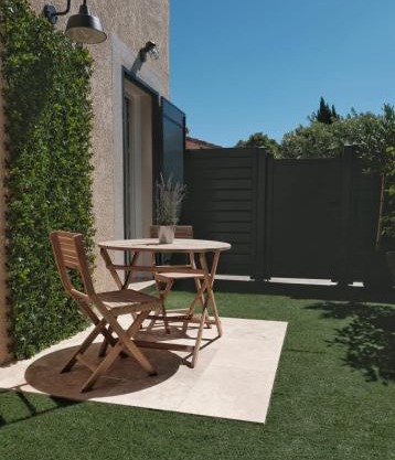 Studio rénové avec belle terrasse