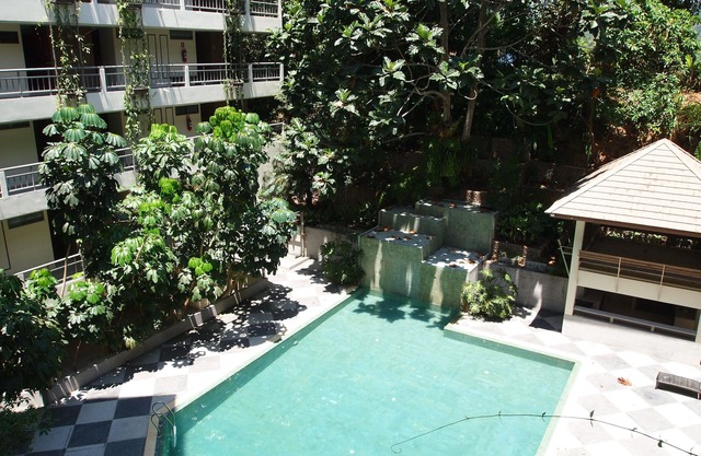 Studio room overlooking lake and mountains