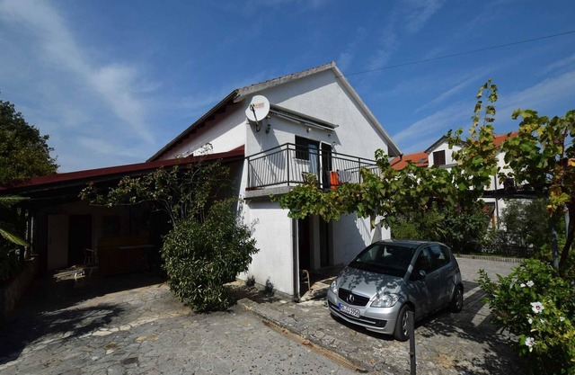 Studio Skender near the beach