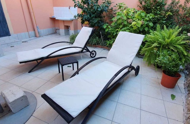 Studio - Sleeps 2 - Garden - Parking - Wifi