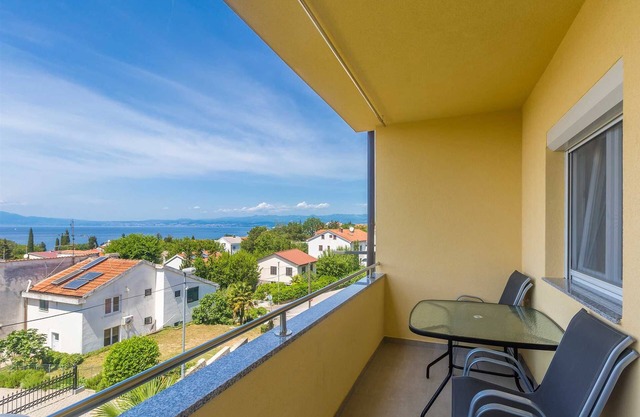 Studio Tena 1 with a sea view