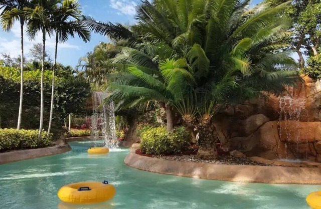 Studio unit sleeps 4 with Golf Course View. Awesome location in Bonita Springs.