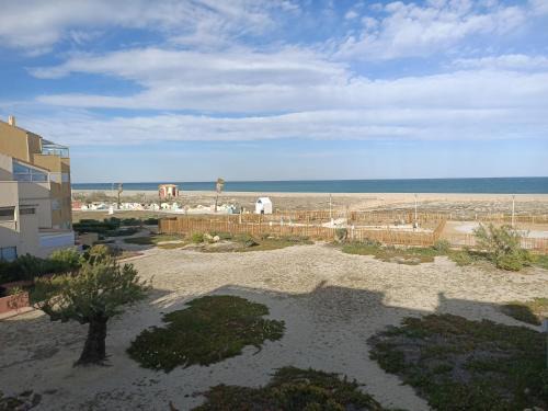 Studio Vue Mer 100 m de la plage