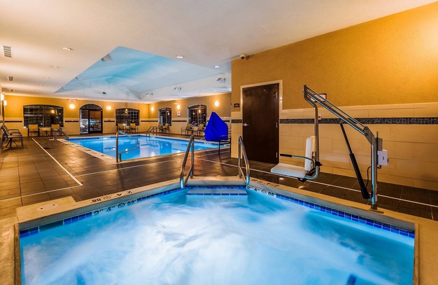 Studio with a Walk-In Closet Near Downtown | Free Daily Breakfast + Indoor Pool