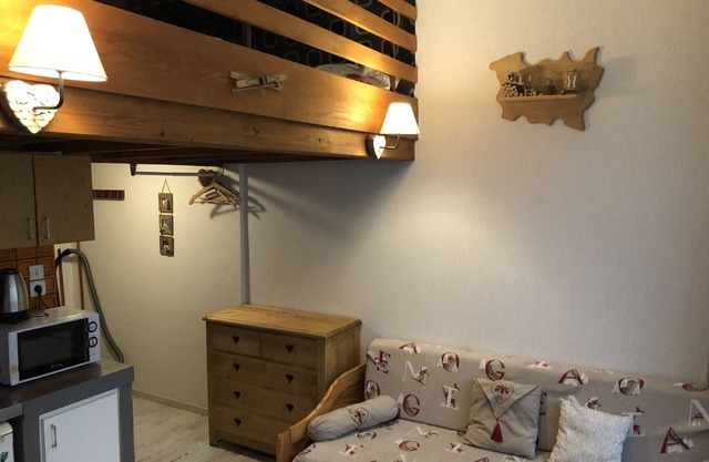 Studio with mezzanine bedroom located on the slopes