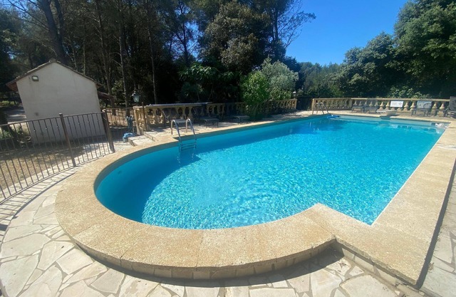 Studio with terrace - swimming pool, tennis, pétanque