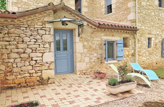 Stunning villa for 4 guests with WIFI, TV, terrace, pets allowed, panoramic view and parking