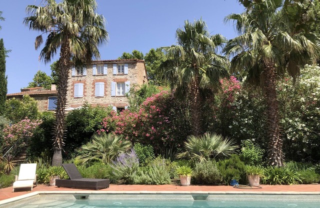 Stunning spacious Mas . 7 mins from the sea