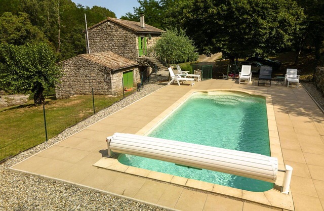 Stunning private villa for 5 people with WIFI, private pool and TV