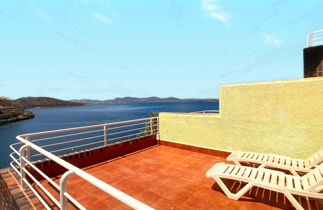 Stunning terrace facing the sea in Cala del Pino