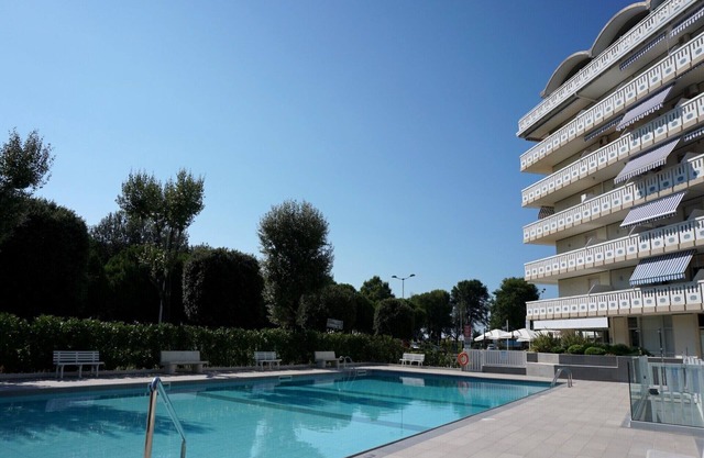 Stunning sea view flat just 250m from the beach
