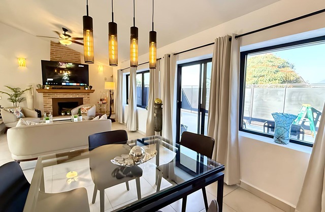 Stunning Ajijic Lake Chapala 2 Bdrm Retreat -Bikes - Gym - Pickleball Court