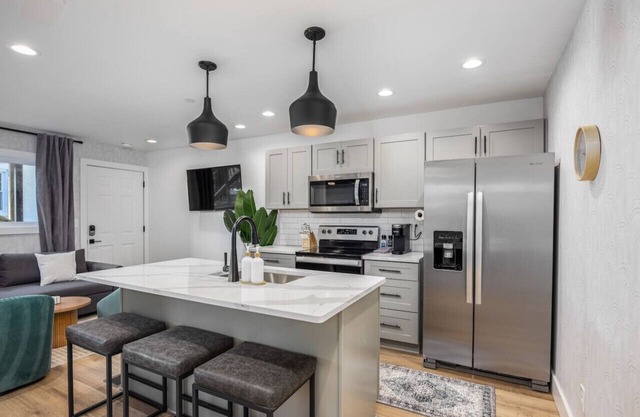 Stunning 2 Bedroom, 3 Beds in Hillsboro Village - Walk to Restaurants