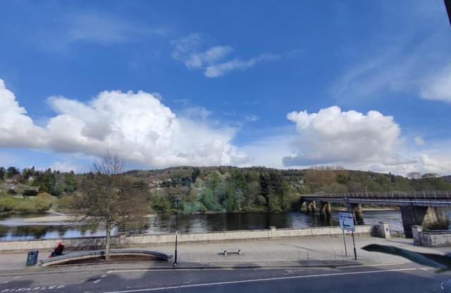 Stunning 2 Bedroom River View Apartment