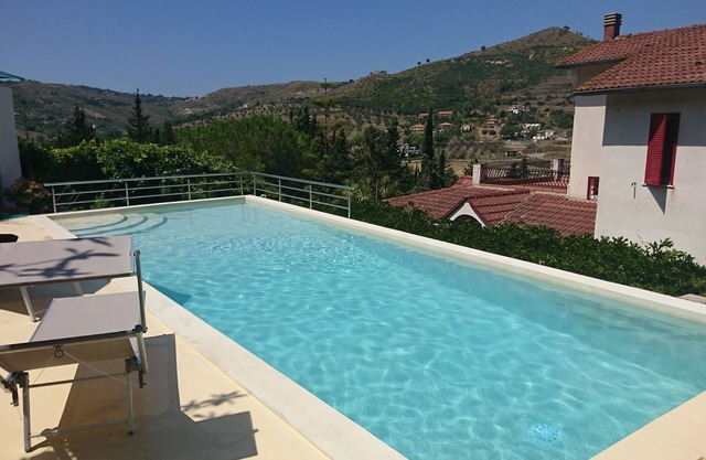 Stunning 2 floors Villa with swimming pool and tennis court