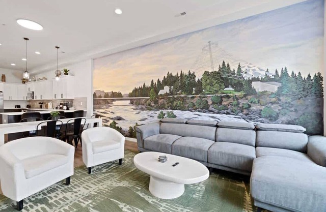 Stunning 3-Bed Retreat in the Heart of Downtown